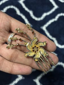 Floral Hair Comb Accessory