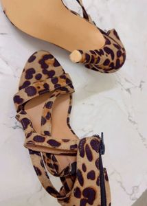 Leopard Print Heels 👠 Never goes out of style 🐅