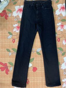 BLACK STRAIGHT FIT JEANS