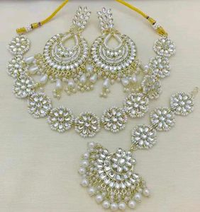 Elegant Silver Kundan Jewelry Set