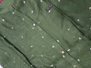 Sleevless green kurti