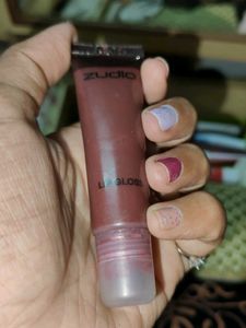 4 Lip Gloss Available 💤🧿