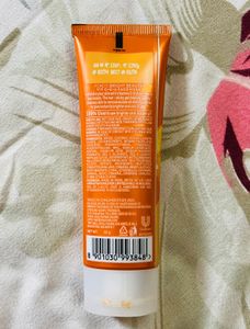 Pond&#39;s Bright Beauty Facewash