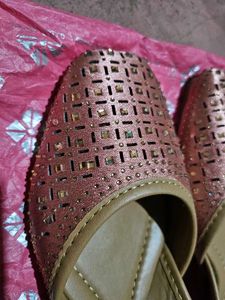 Mojaris or Jutti