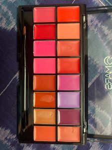 Mars Infinity Lip Palette