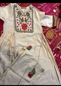 Embroidered Floral Kurta Set