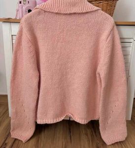 pink knit cardigan 🧶