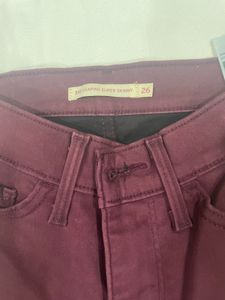Burgundy Levi&#39;s Jeans