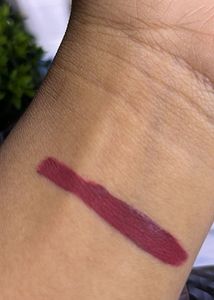 Staze 9to9 “Lips Don’t Lie” Liquid Lipstick