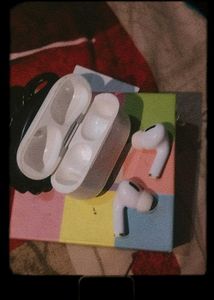 Earbuds 🤍