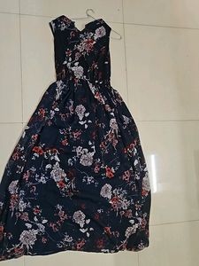 Selling Sleeveless Pretty Gown