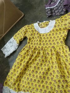 mother nd daughter same outfit