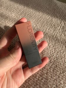 Huda Beauty Power Bullet Lipstick - Anniversary