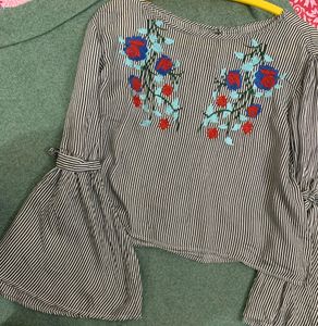 Embroidered Top 🌉🖤