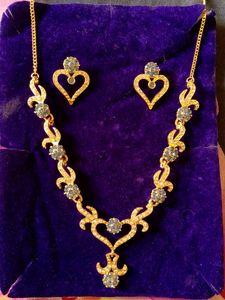 Free Jwellery Set Saree with blouses For Women