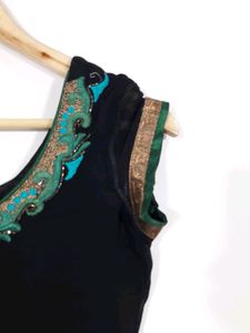 Women Black &amp; Green Embroidery Selwar Set
