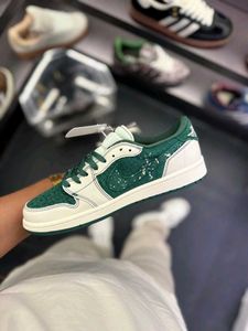 *AIR JORDANS RETRO 1 REVERSE *