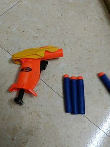 Nerf Gun With 4 Bullets