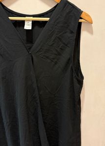 Black Sleeveless V-Neck Top
