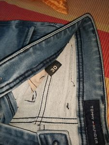 TOMMY HILFIGER JEANS