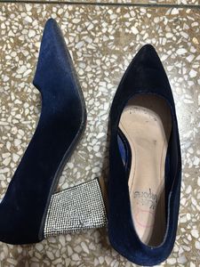 Navy Blue Pointed-Toe Heels