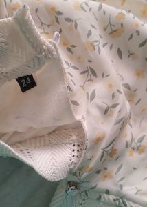 T Shirt Baby Girl With Collar Lace And Full Hand
