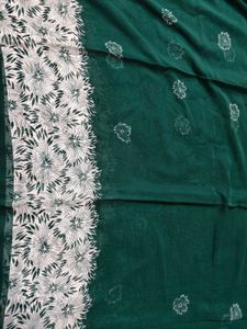 Women Green Floral Printed Georgette Saree