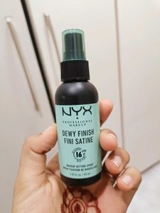 NYX Dewy Finish Setting Spray