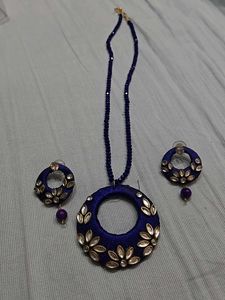 Pendent Set With Crystal Mala...
