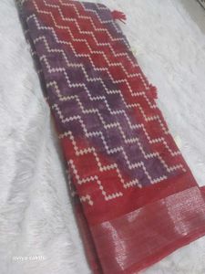 Red &amp; Purple Printed Saree