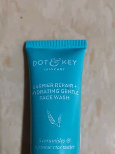 Dot &amp; Key Face Wash