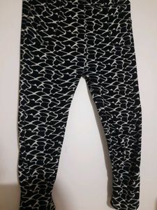 Black &amp; White Print Leggings