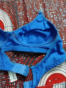 Non-Padded Non-Wired Bra with Detachable Strap