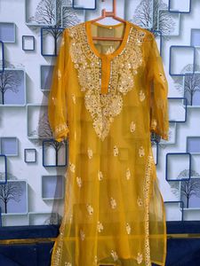 Lucknavi  Kurti