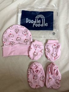 Set Of Cap , Socks And Mittens - New