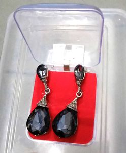 Elegant Black Teardrop Dangle Earrings
