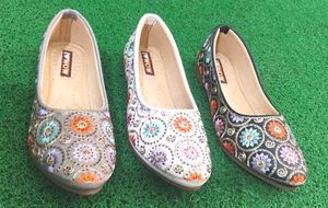 Beautiful Juttis In Grey, White And Black Colour