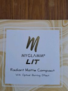 My Glamm LIT Compact powder