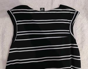 Striped Sleeveless Shrug