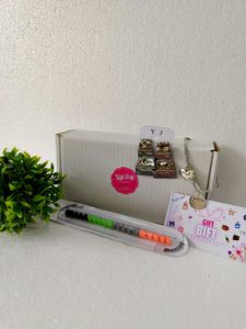 Chic Accessories & Essentials Gift Hamper