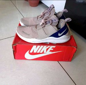 NIKE CMTR FREE RN SHOES