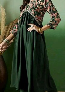 anuok Elegant Green Floral Kurta Set