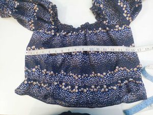 Off-shoulder floral top 🌼