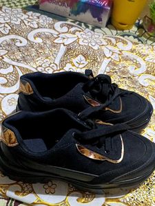 Black &amp; Gold Accent Sneakers 5 Uk.   Like New