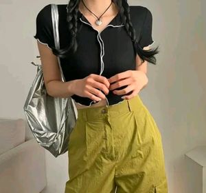 Collar Pico Crop Top
