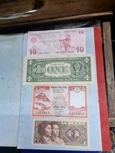 4 Notes World Currency Collection