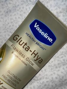 Vaseline Gluta-Hya Flawless Glow
