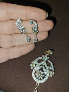 Elegant AD Pendant Set