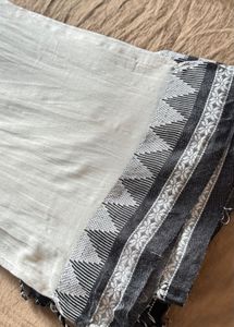 Monochromatic Saree