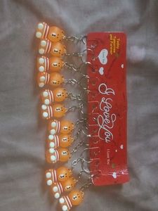 Excellent Unused Pack Of 12 Keychains